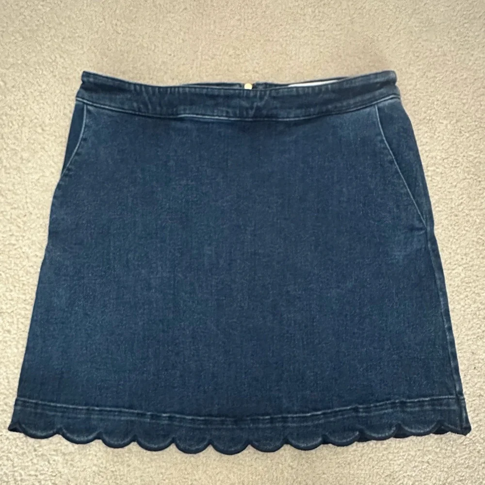 Draper James, Blue Denim Mini Skirt, With Scalloped Hem. Sz 2 Great Condition